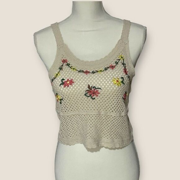Rebellion | NWT Women's Ivory Floral Crocheted Crop Top. Size M - Picture 6 of 10